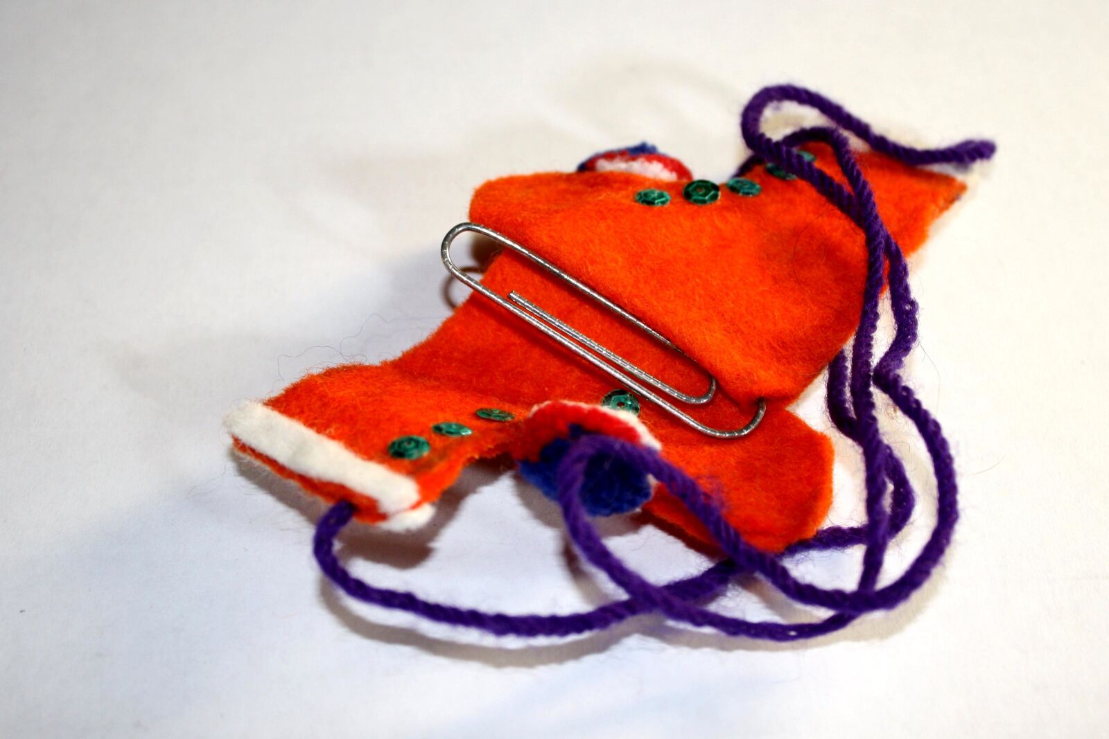 f/3.5-5.6 IS sample photo. Ice skates, ornament photography