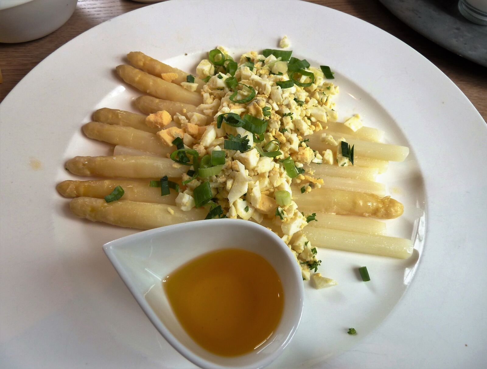Panasonic Lumix DMC-ZS5 (Lumix DMC-TZ8) sample photo. Food, asparagus, spring photography
