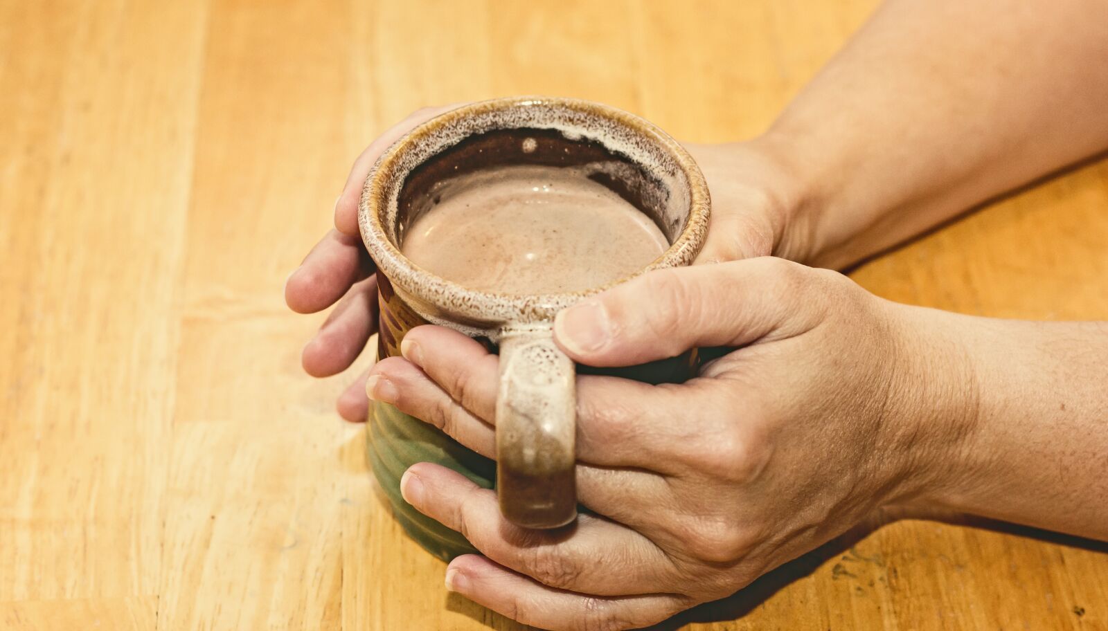 Canon EOS 600D (Rebel EOS T3i / EOS Kiss X5) sample photo. Hands, hot chocolate, hand photography