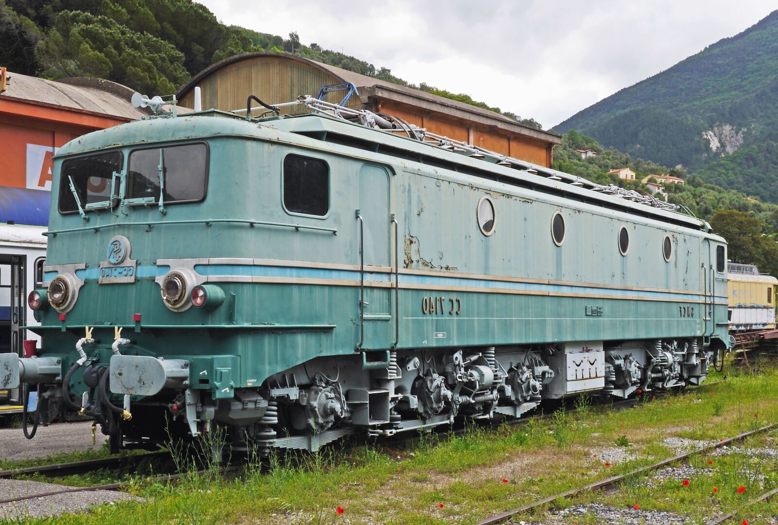 Panasonic Lumix DMC-GH3 sample photo. Locomotive, station, building, mountain photography