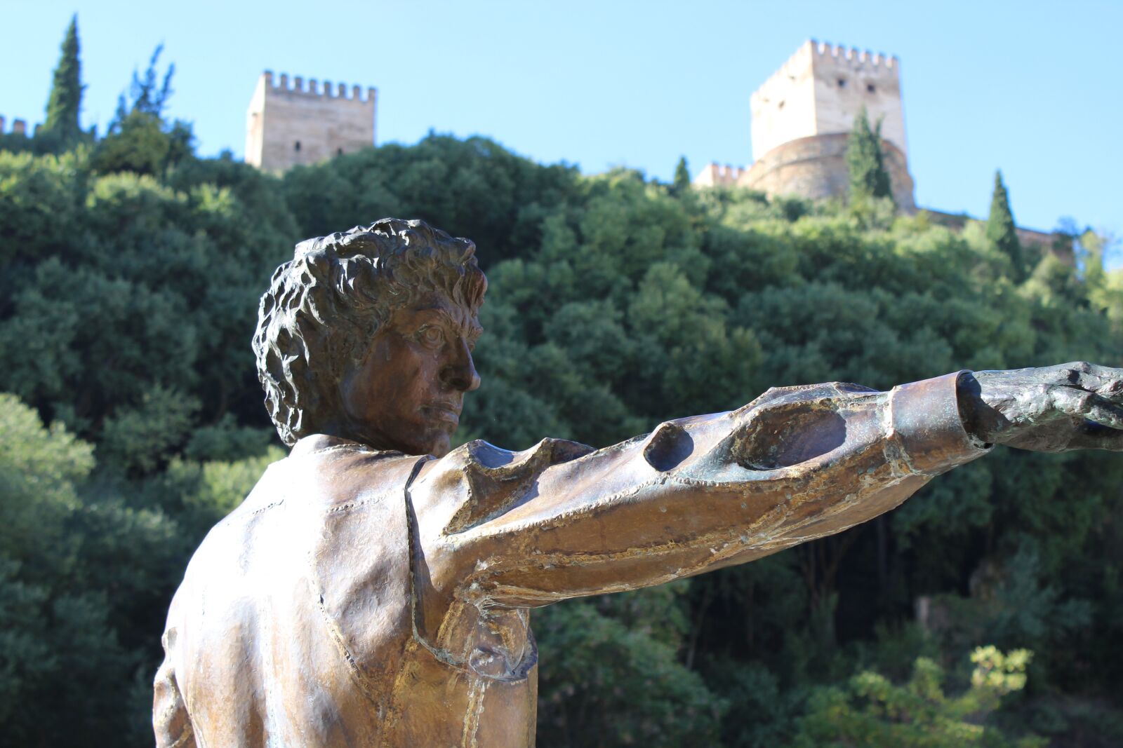 Canon EOS 1200D (EOS Rebel T5 / EOS Kiss X70 / EOS Hi) sample photo. Statue, tourism, direction photography