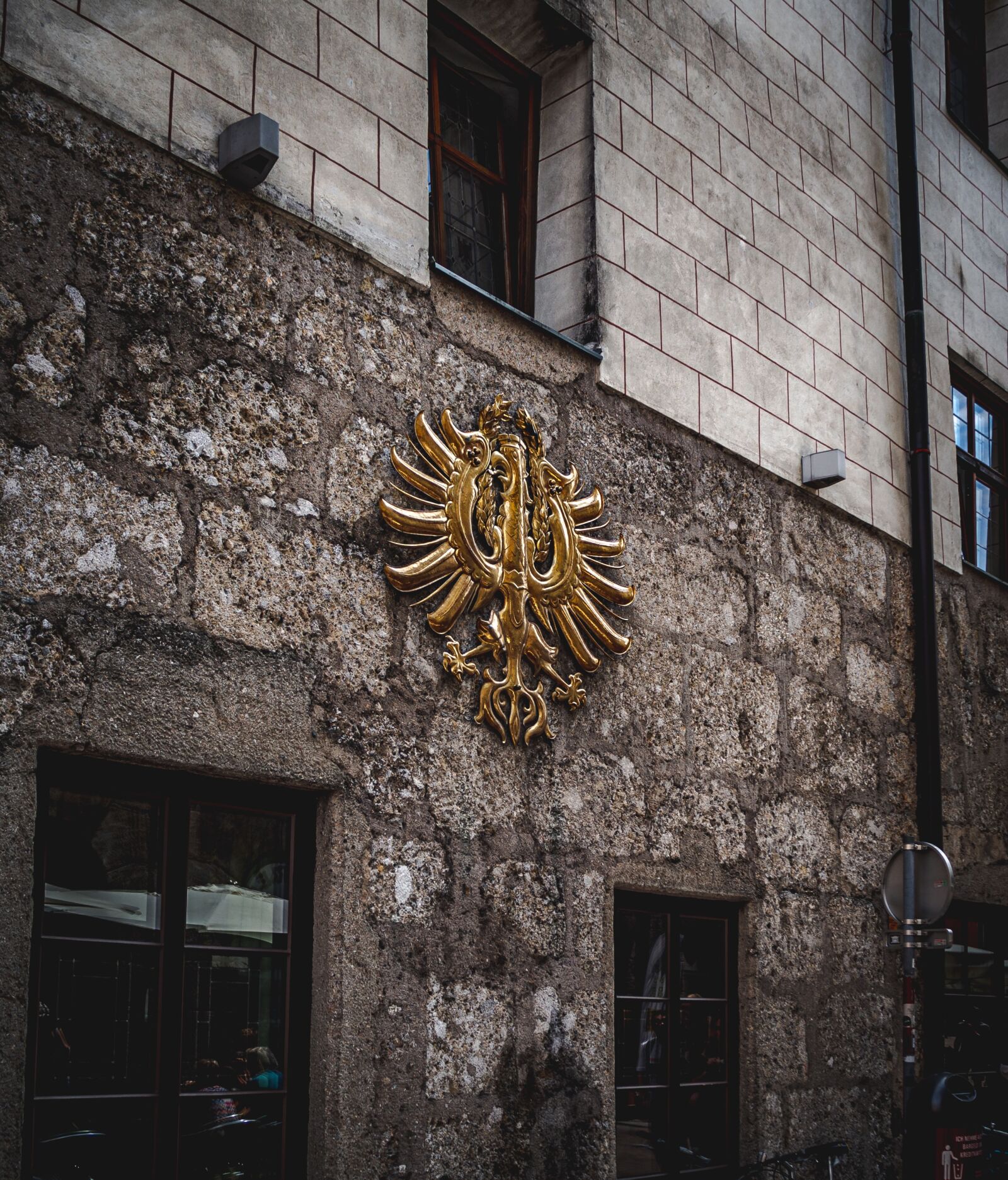 Olympus OM-D E-M10 II sample photo. Adler, gold, facade photography