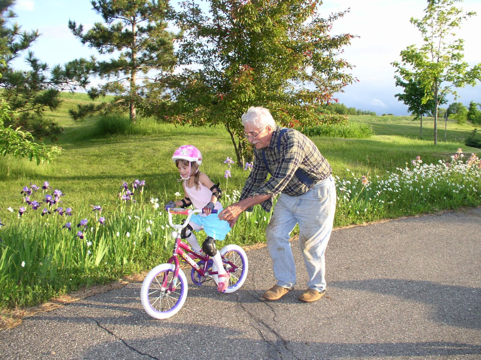 Olympus C4100Z,C4000Z sample photo. Grandparents, bicycle, girl photography