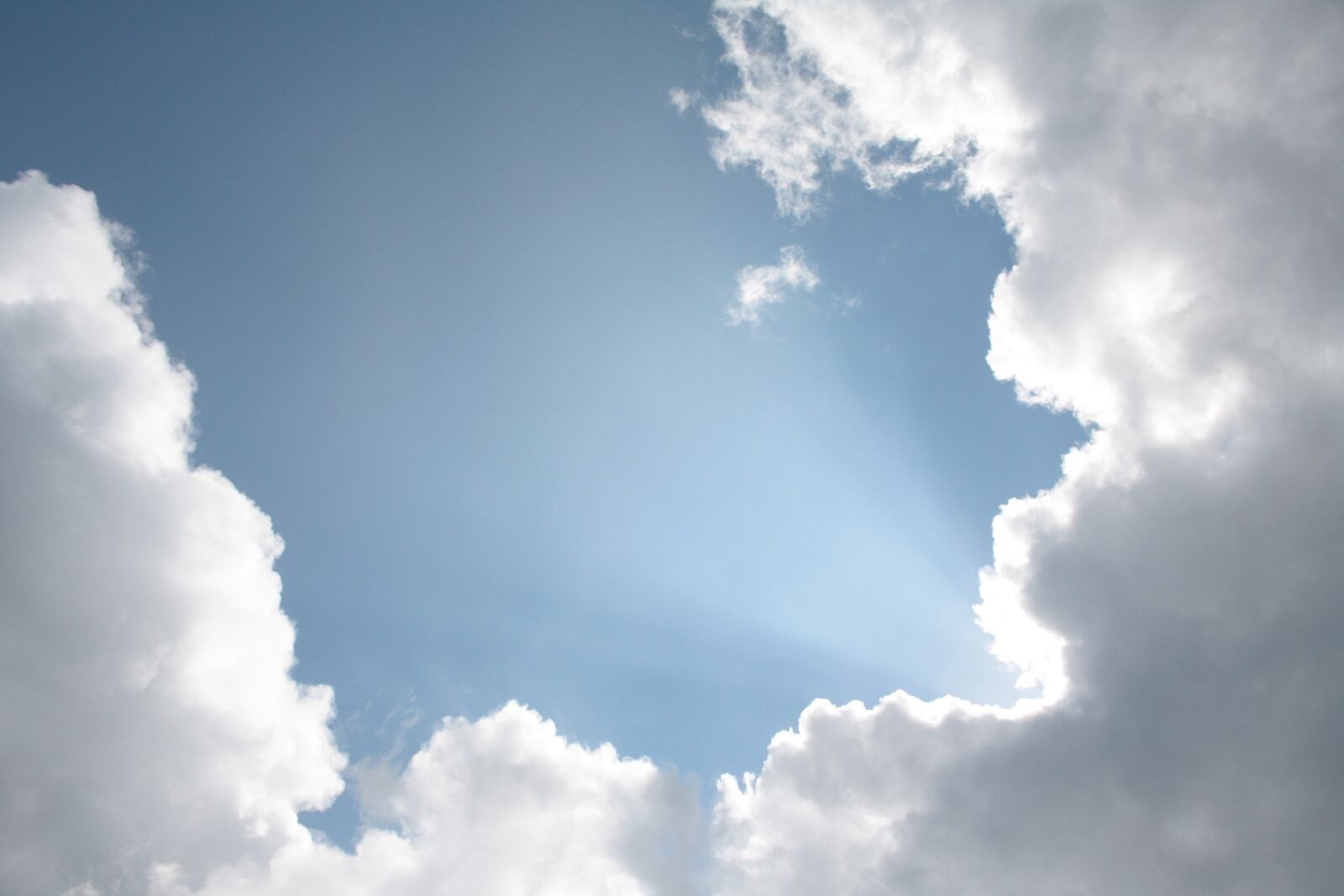 Canon EOS 1000D (EOS Digital Rebel XS / EOS Kiss F) sample photo. Blue sky, clouds, sun photography
