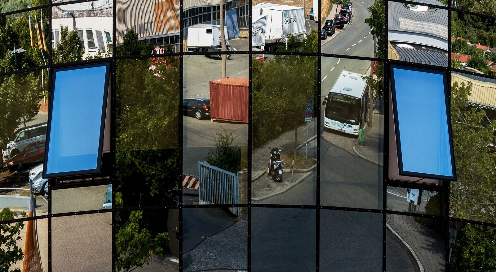 Panasonic Lumix DMC-FZ1000 sample photo. Architecture, glass facade, mirror photography