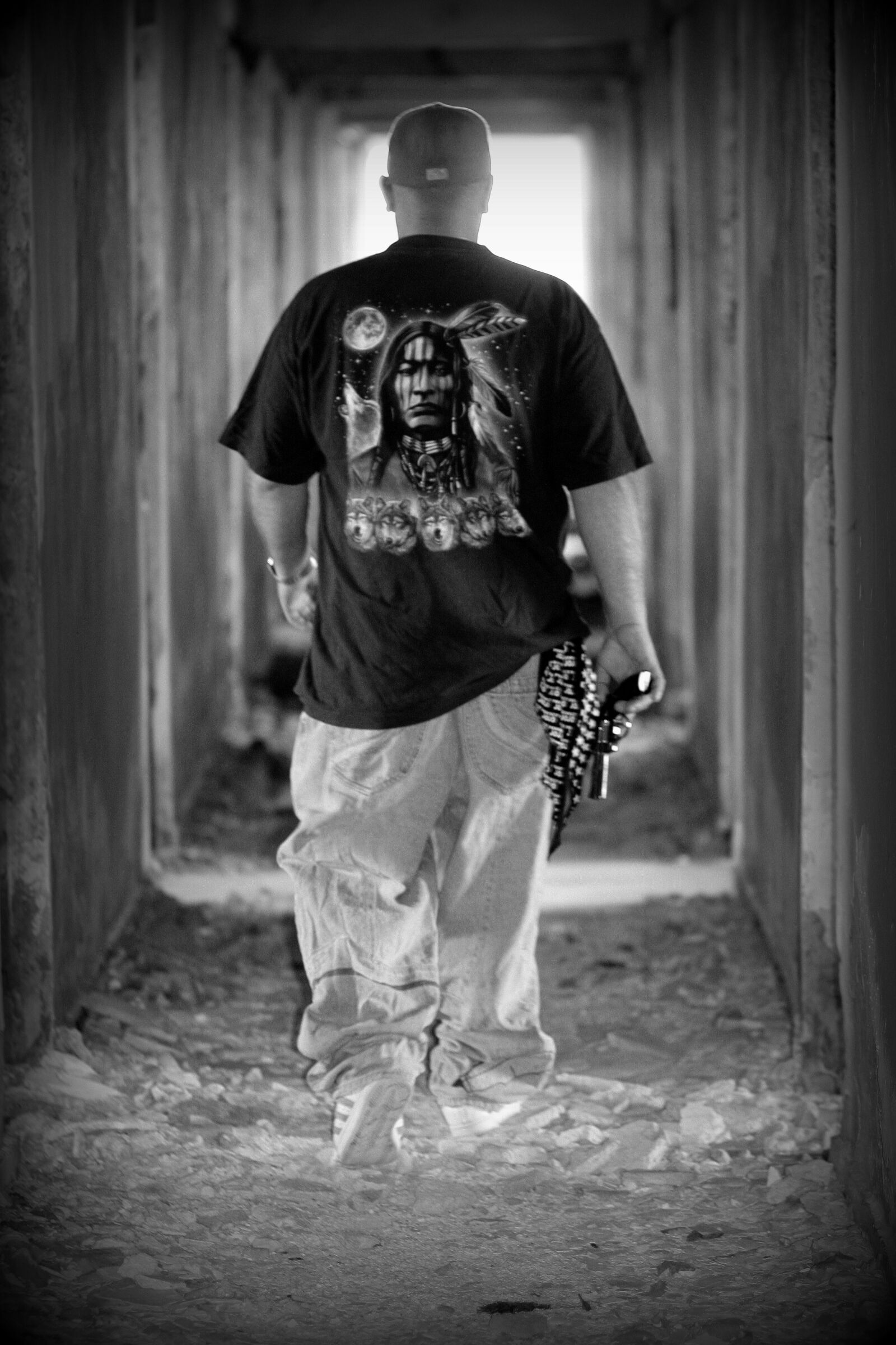 Canon EOS 450D (EOS Rebel XSi / EOS Kiss X2) sample photo. Man, gangster, pistol photography
