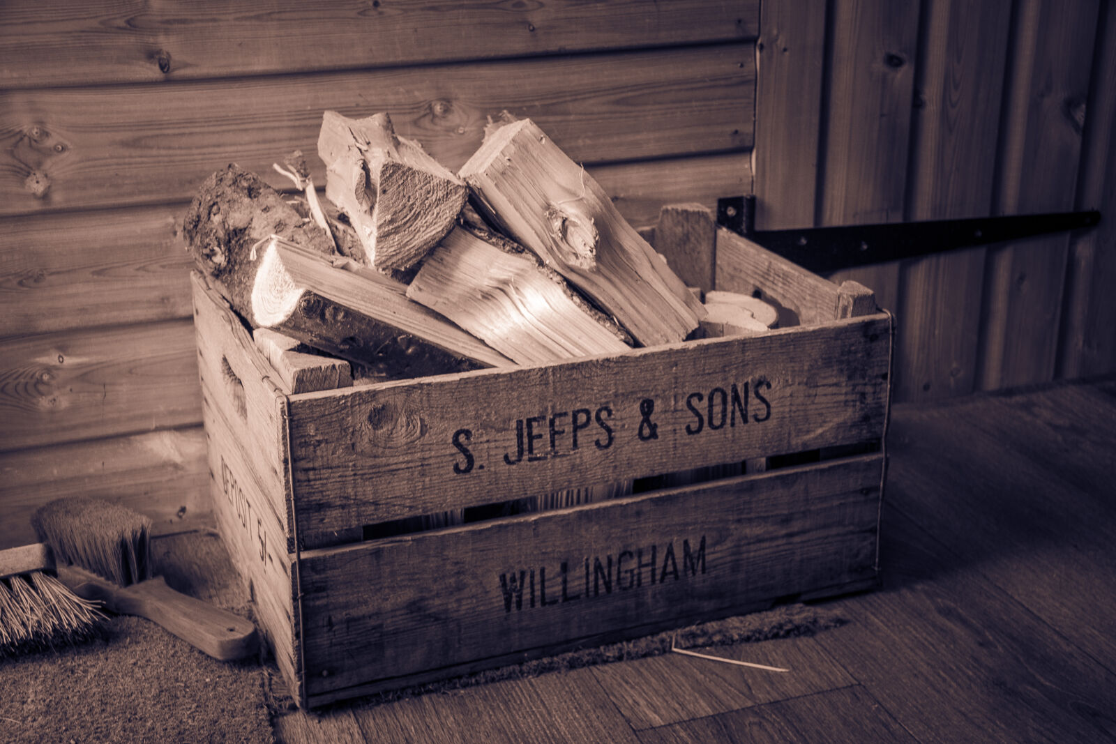 Canon EOS 50D sample photo. Brown, wooden, crate photography