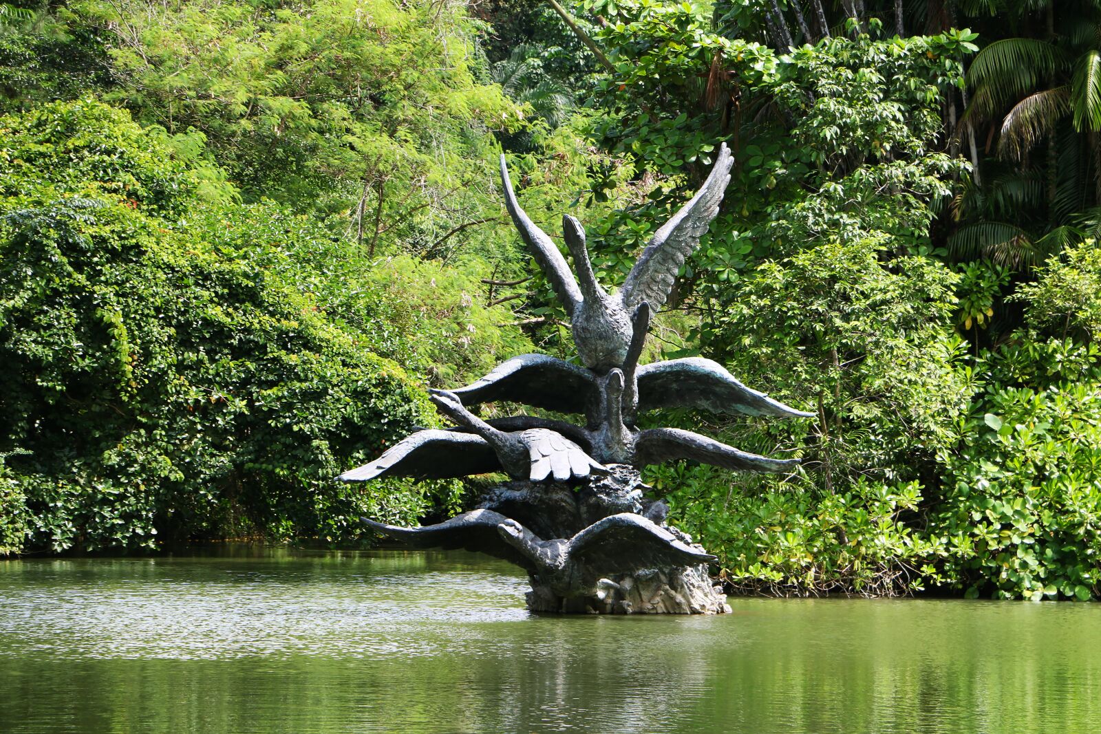 Canon EOS 70D sample photo. Statue, geese, monument photography