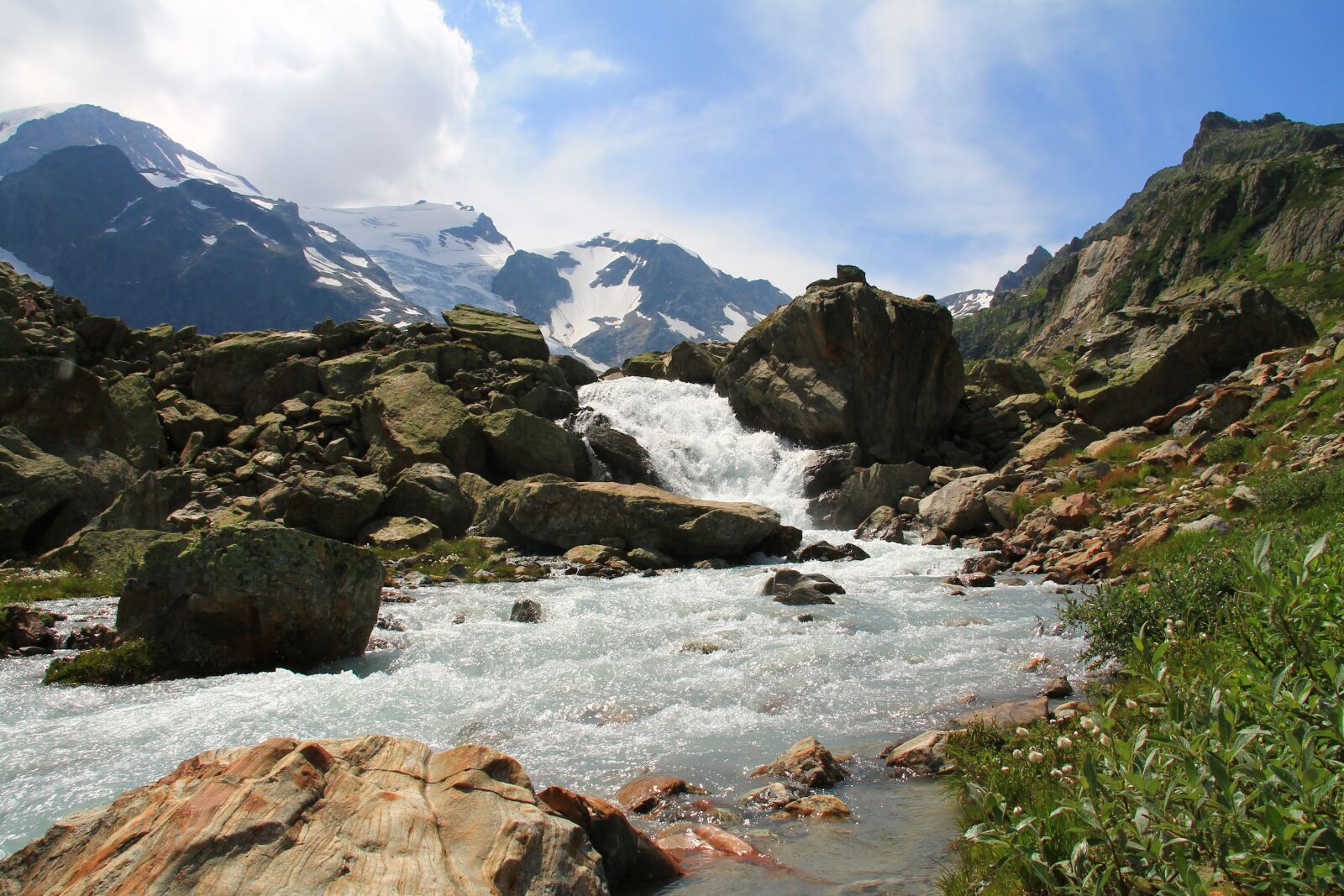 Canon EOS 1100D (EOS Rebel T3 / EOS Kiss X50) sample photo. Switzerland, susten, river photography