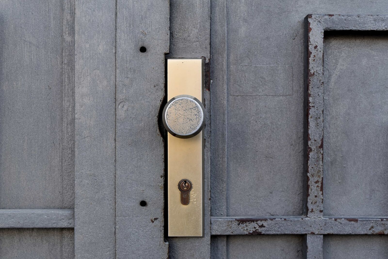 Nikon D5500 sample photo. Front door, old, wall photography