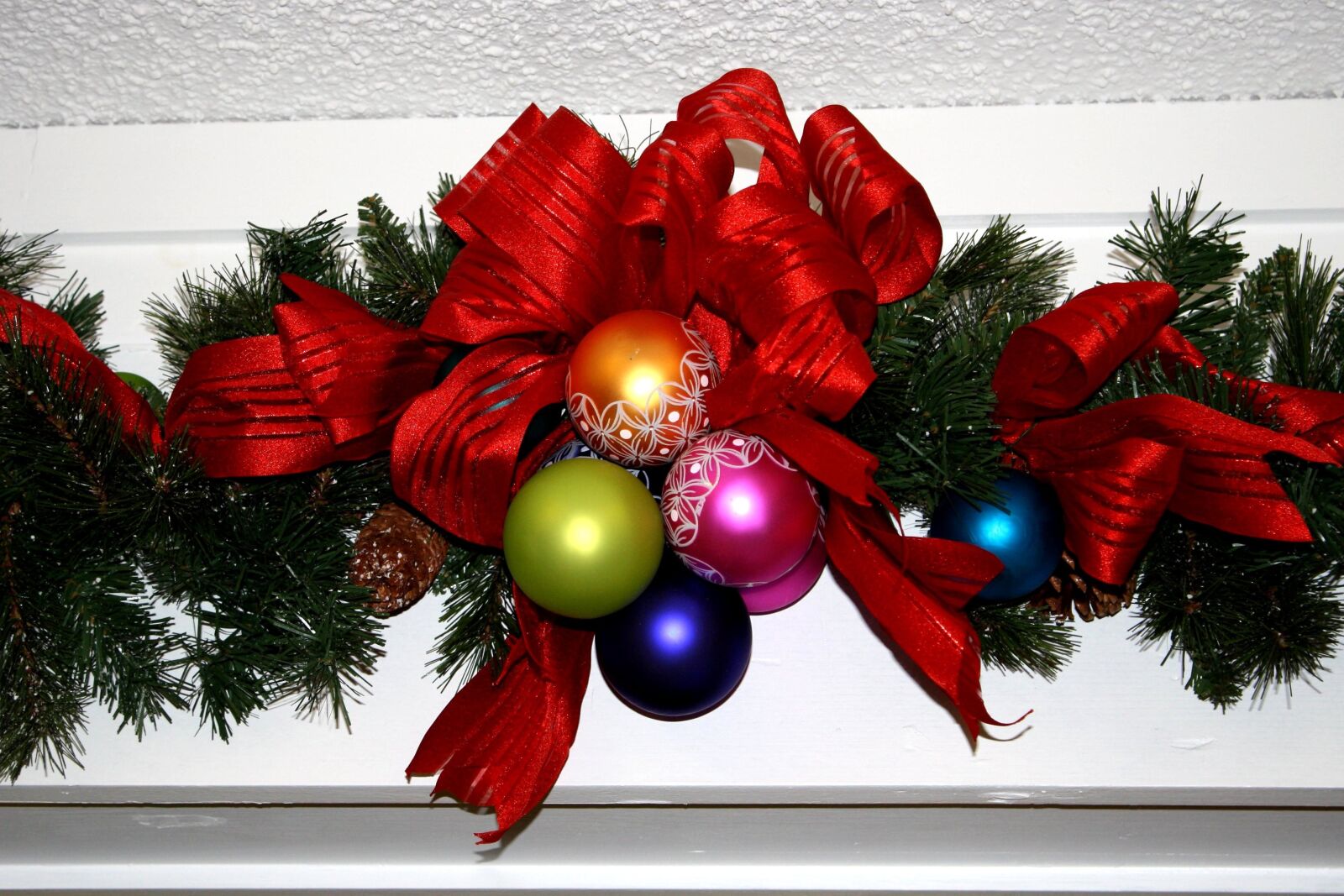 f/3.5-5.6 IS sample photo. Christmas garland photography
