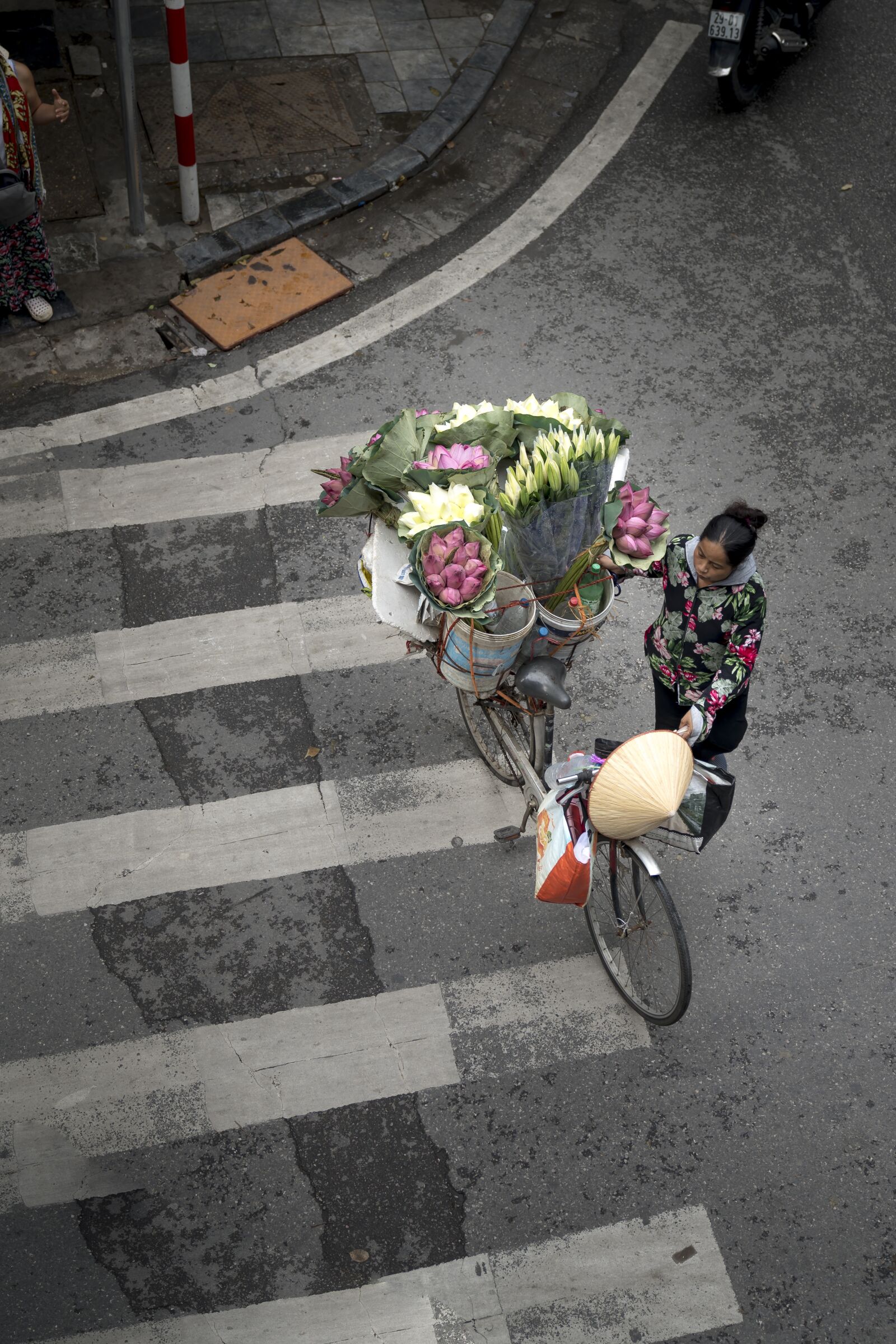 Sony FE 24-70mm F2.8 GM sample photo. Hanoi, the street, vietnam photography