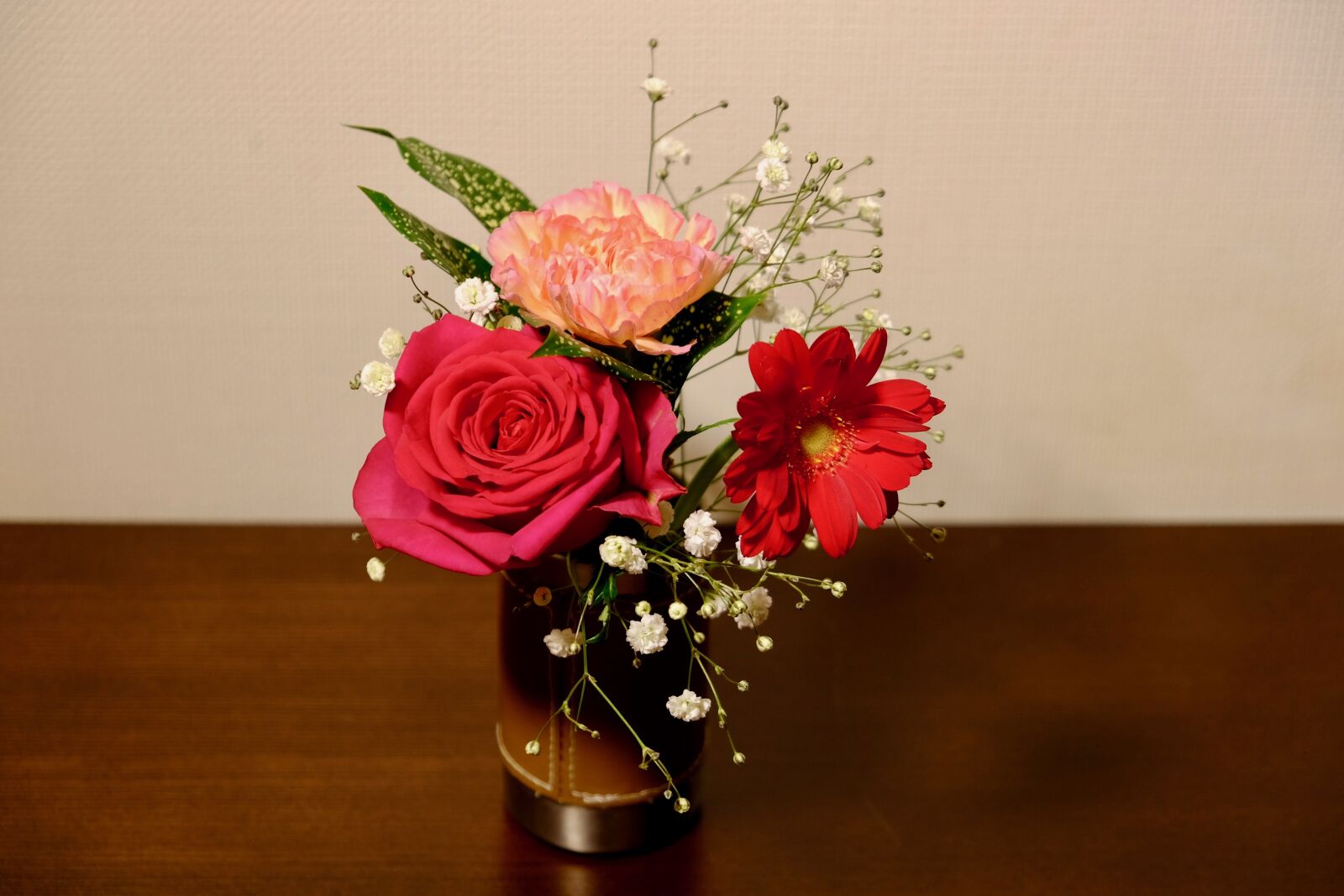 Fujifilm X-T10 sample photo. Flowers, home, rose photography