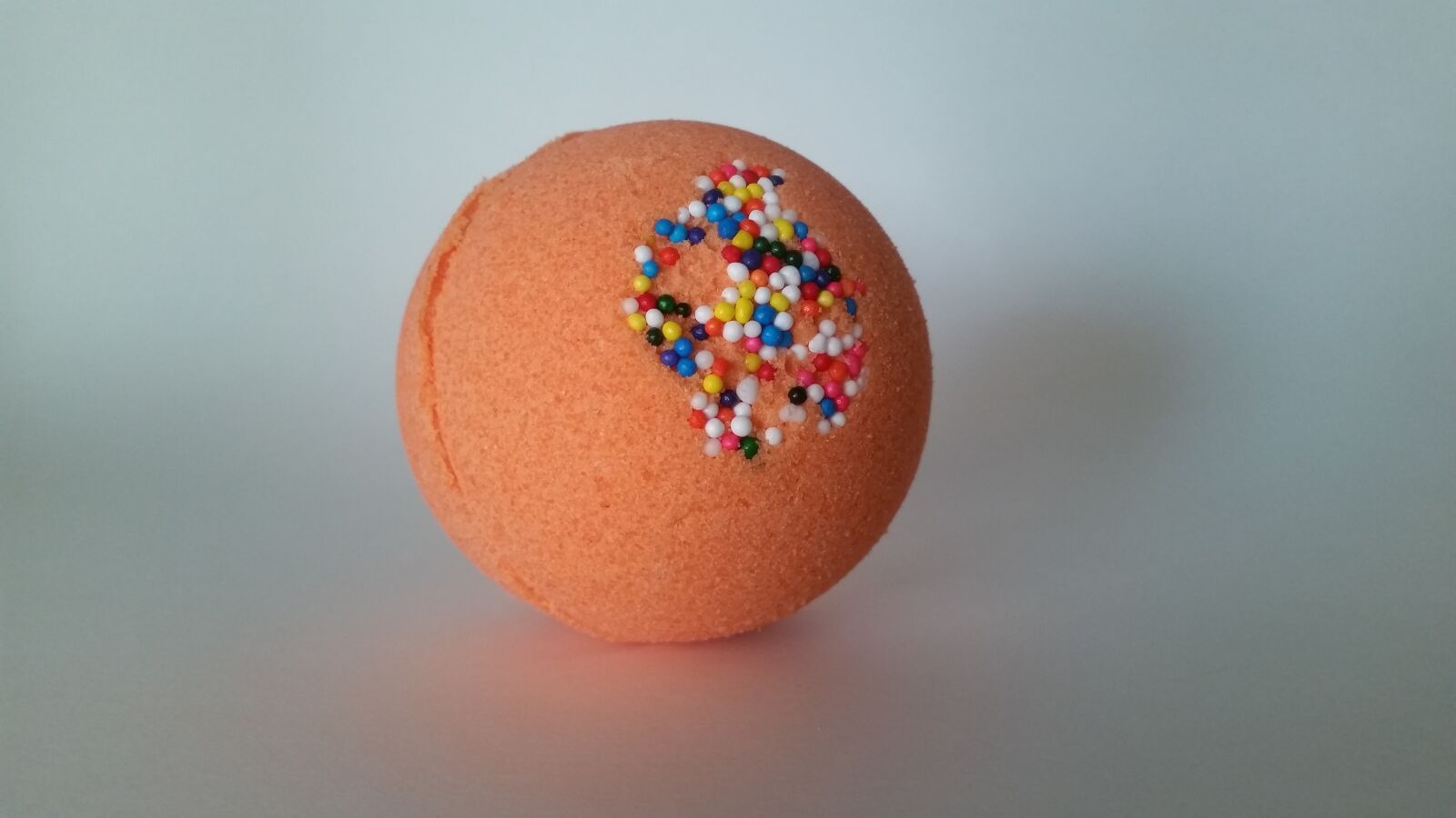 Samsung Galaxy S5 sample photo. Ball, bath, bath, bomb photography