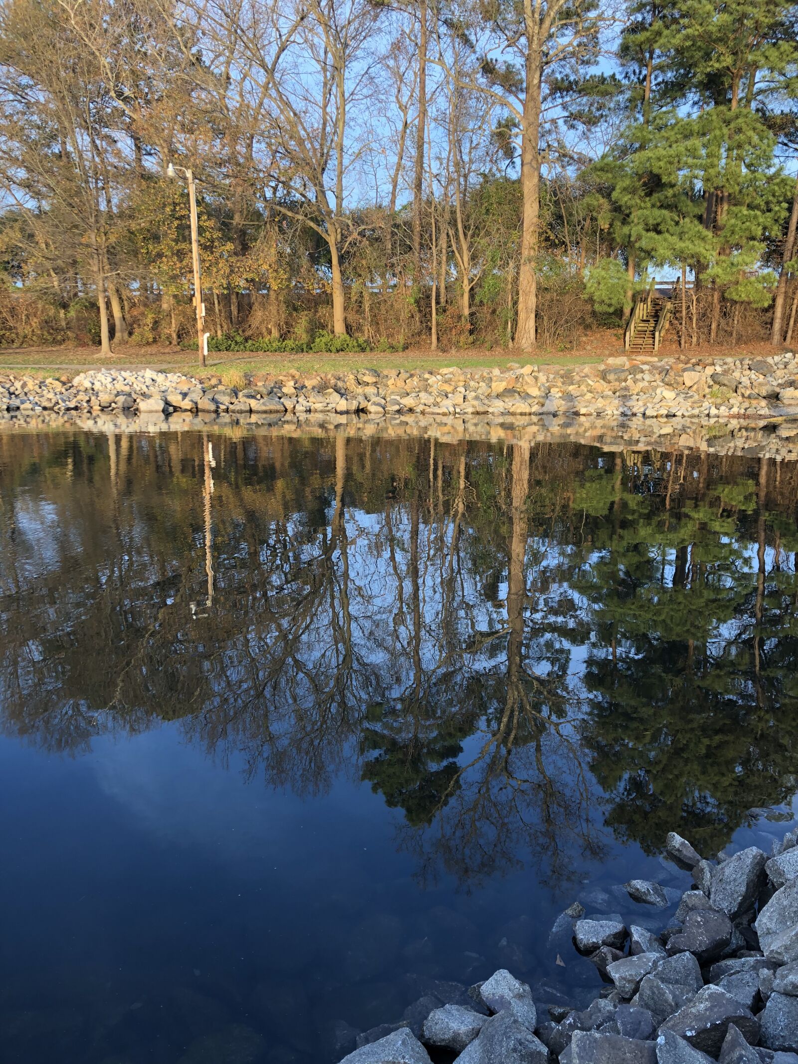 iPhone X back dual camera 4mm f/1.8 sample photo. Lake, reflection, nature photography