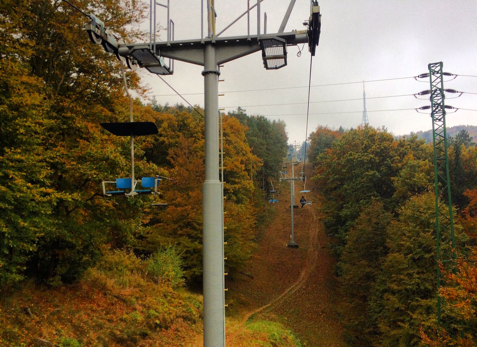 iPhone 5s back camera 4.15mm f/2.2 sample photo. Autumn, bratislava, brown, cable photography