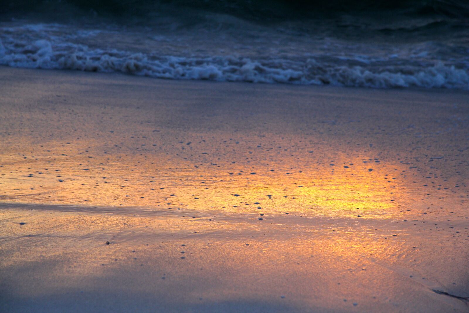 Canon EOS 550D (EOS Rebel T2i / EOS Kiss X4) sample photo. Sunset, waves, beach photography