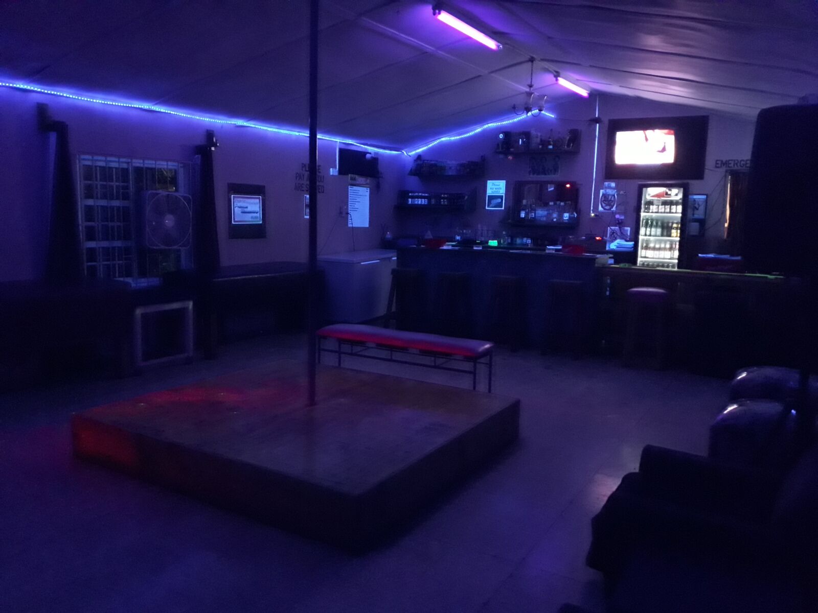 Samsung Galaxy J7 Pro sample photo. Bar, rum, fun photography