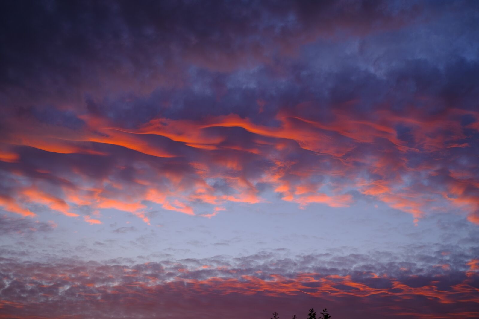 Fujifilm X-T2 + Fujifilm XF 35mm F2 R WR sample photo. Clouds, sky, afterglow photography