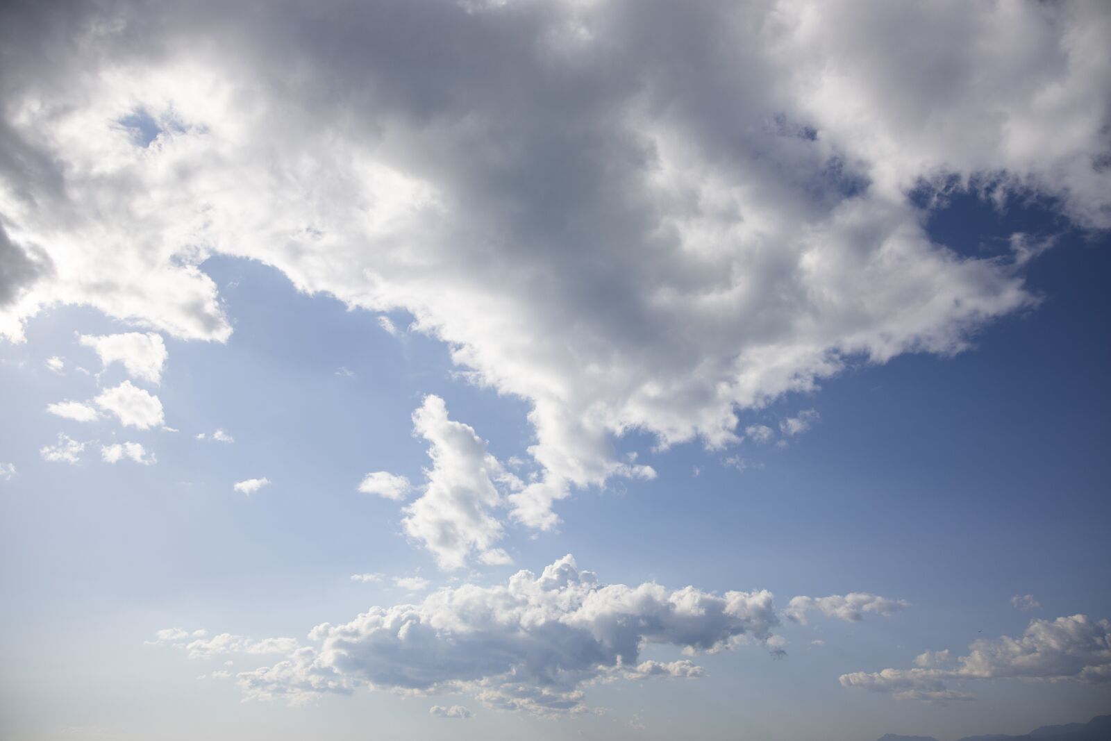 Canon EOS R sample photo. Cloud, blue, sky photography