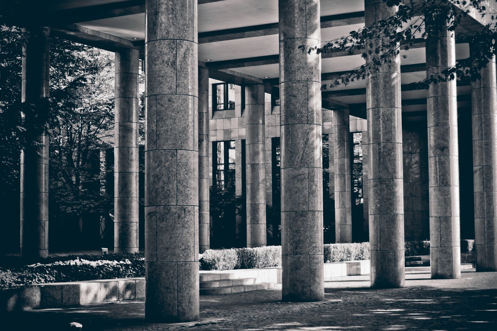 Olympus OM-D E-M10 sample photo. Columnar, stone, architecture photography
