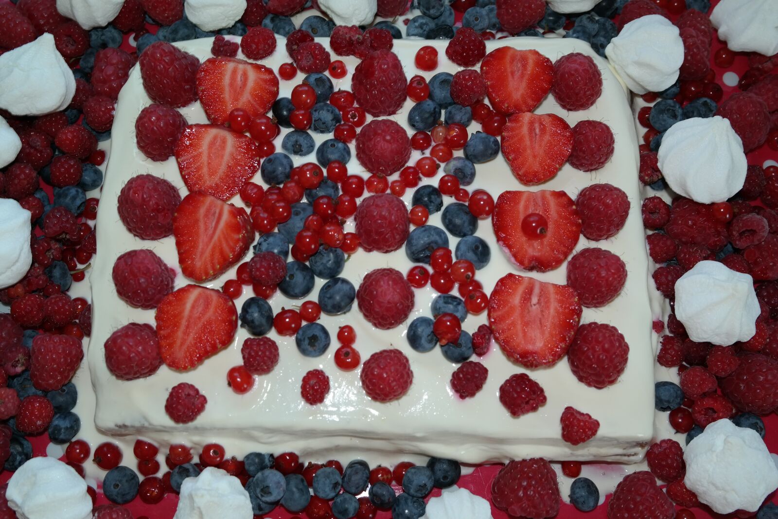 Samsung NX300 sample photo. Cake, summer cake, pavlova photography