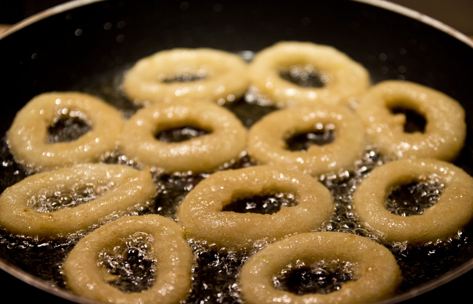 Canon EOS 600D (Rebel EOS T3i / EOS Kiss X5) + Canon EF-S 17-55mm F2.8 IS USM sample photo. Fried, fry, onion, rings photography