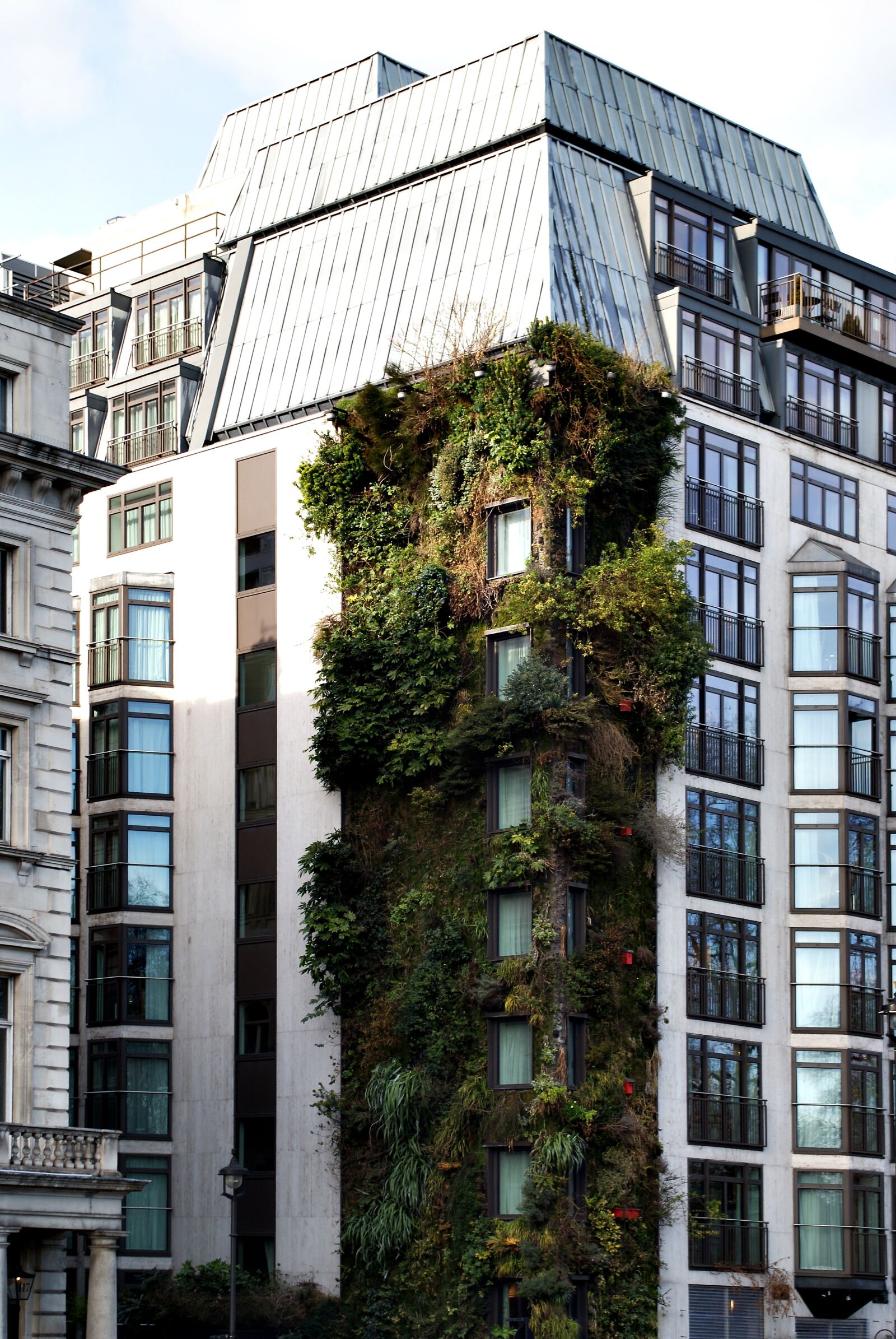 Sony Alpha DSLR-A300 sample photo. London, building, greening photography