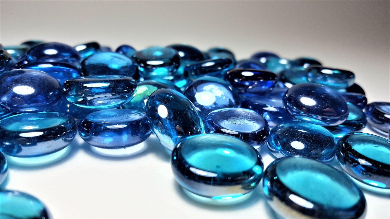 Samsung Galaxy S6 sample photo. Blue, glass, kabošon photography