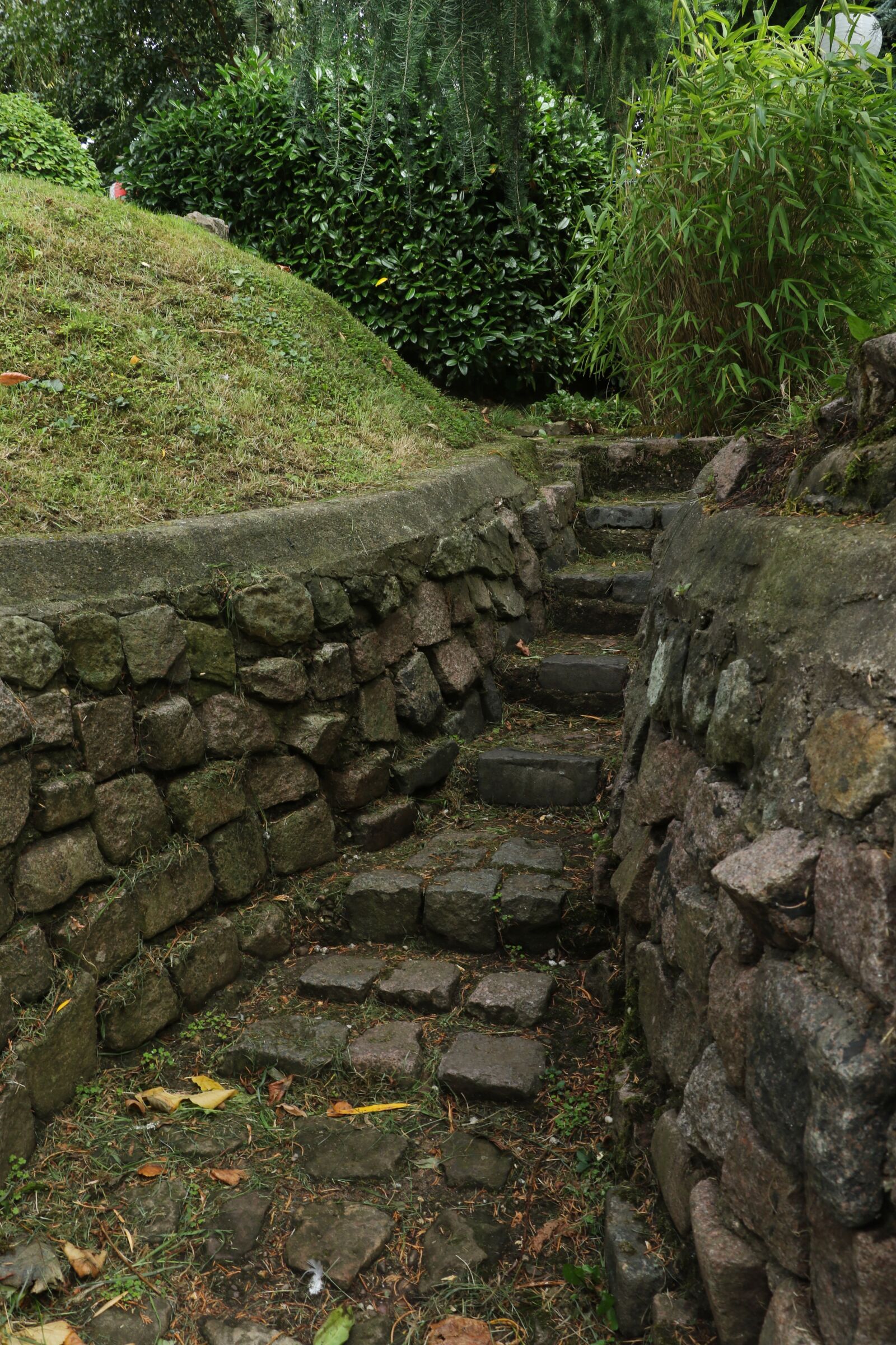 Canon EOS 7D Mark II sample photo. Rocks, path, landscape photography