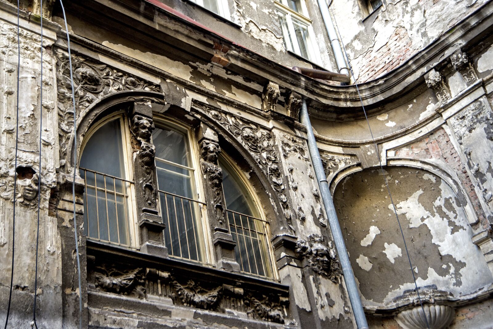 Nikon D600 sample photo. Facade, ruined, old photography