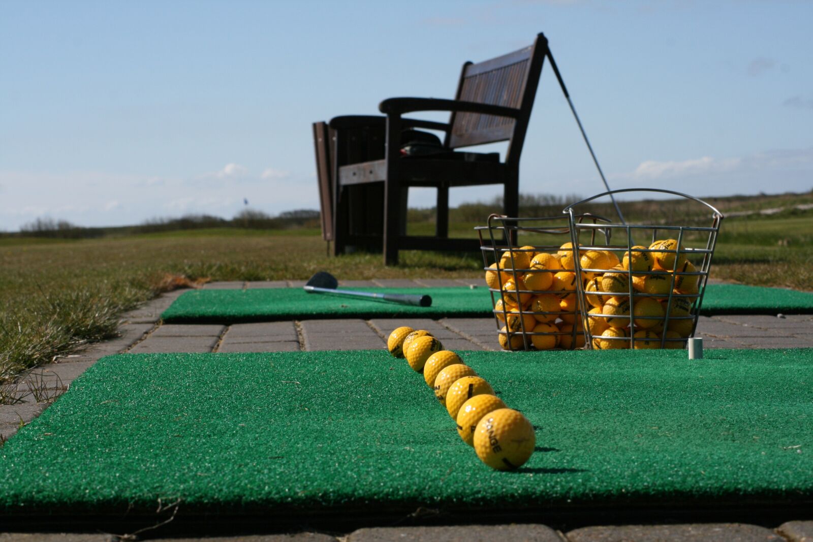 Canon EOS 400D (EOS Digital Rebel XTi / EOS Kiss Digital X) sample photo. Golf, driving range, line photography