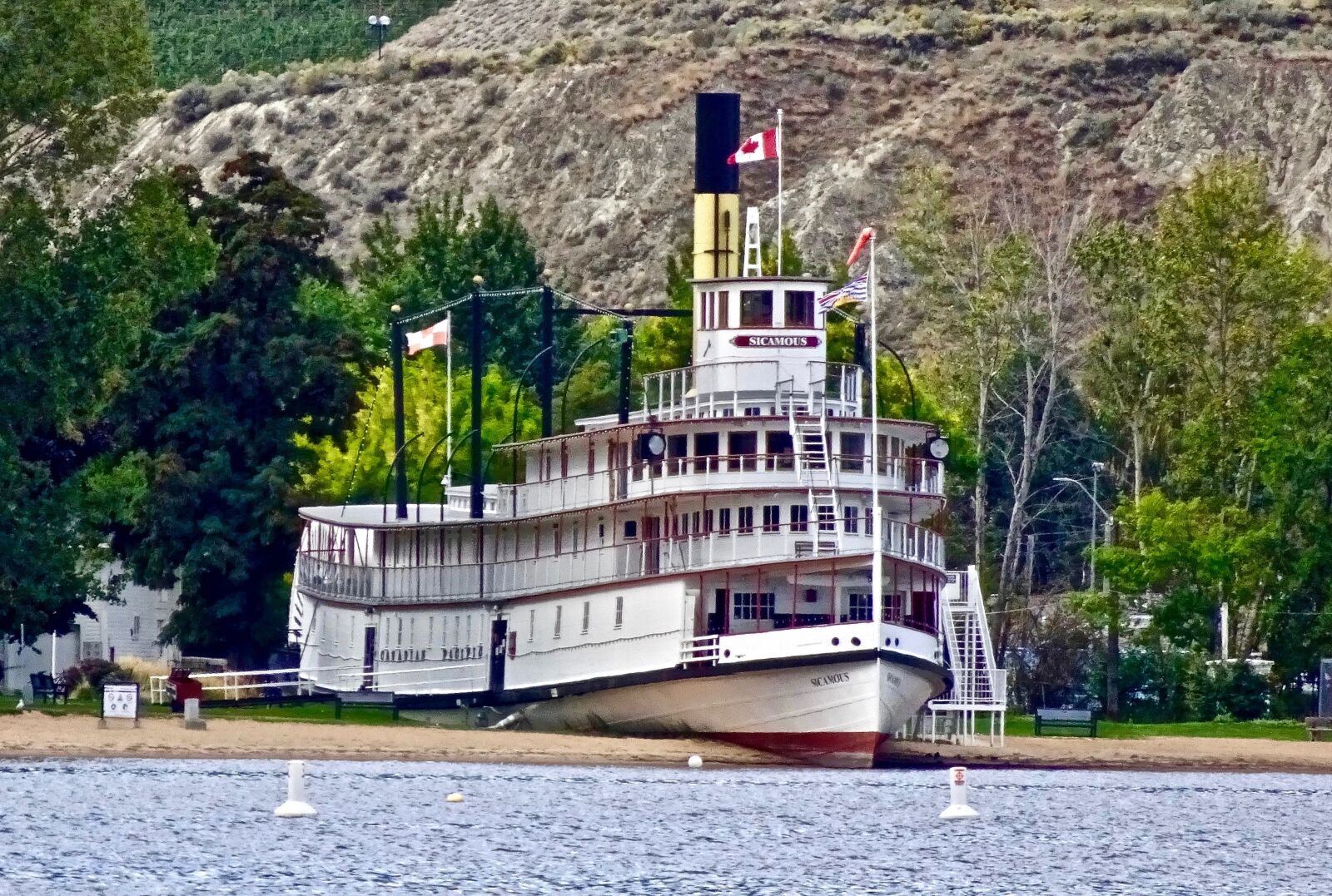 Sony Cyber-shot DSC-HX90V sample photo. Paddle steamer, ship, steamboat photography