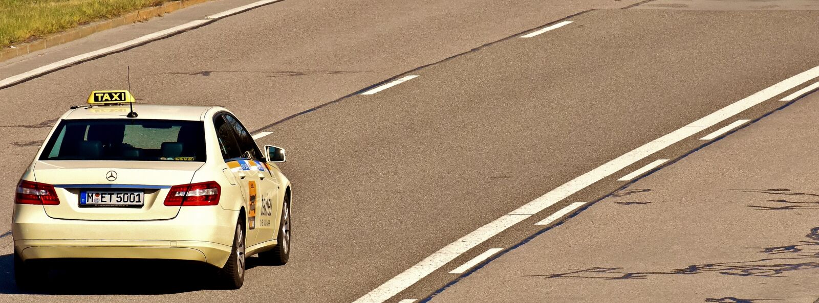 Nikon D7200 sample photo. Taxi, road, auto photography