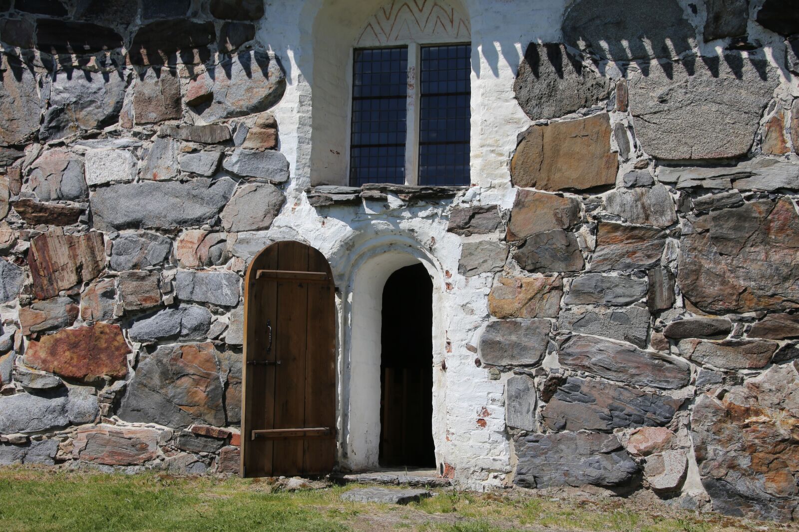 Canon EOS 6D sample photo. Door, the stone wall photography