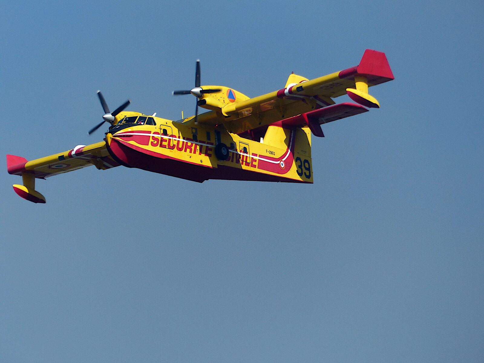 Panasonic Lumix DMC-FZ200 sample photo. Aircraft, canadair, fire photography