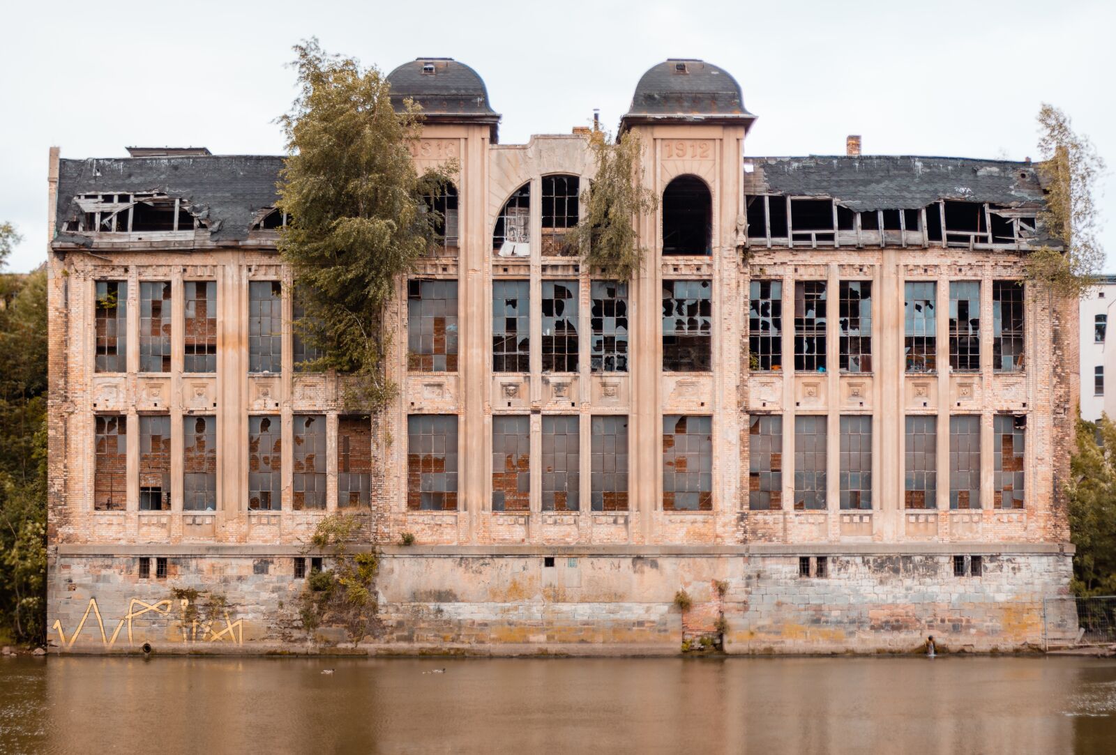 Canon EOS M3 sample photo. Ruin, building, factory photography
