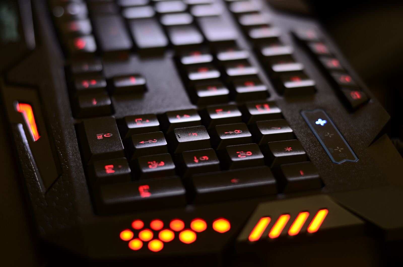 Nikon D5100 sample photo. Technology, keyboard, games photography