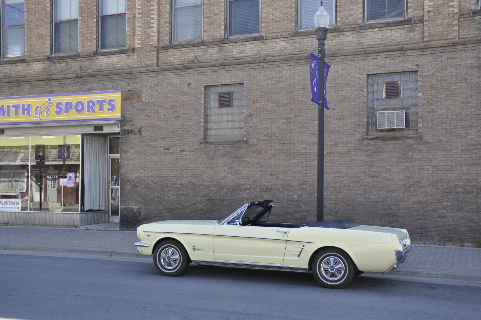 Nikon D90 sample photo. Old car, international falls photography