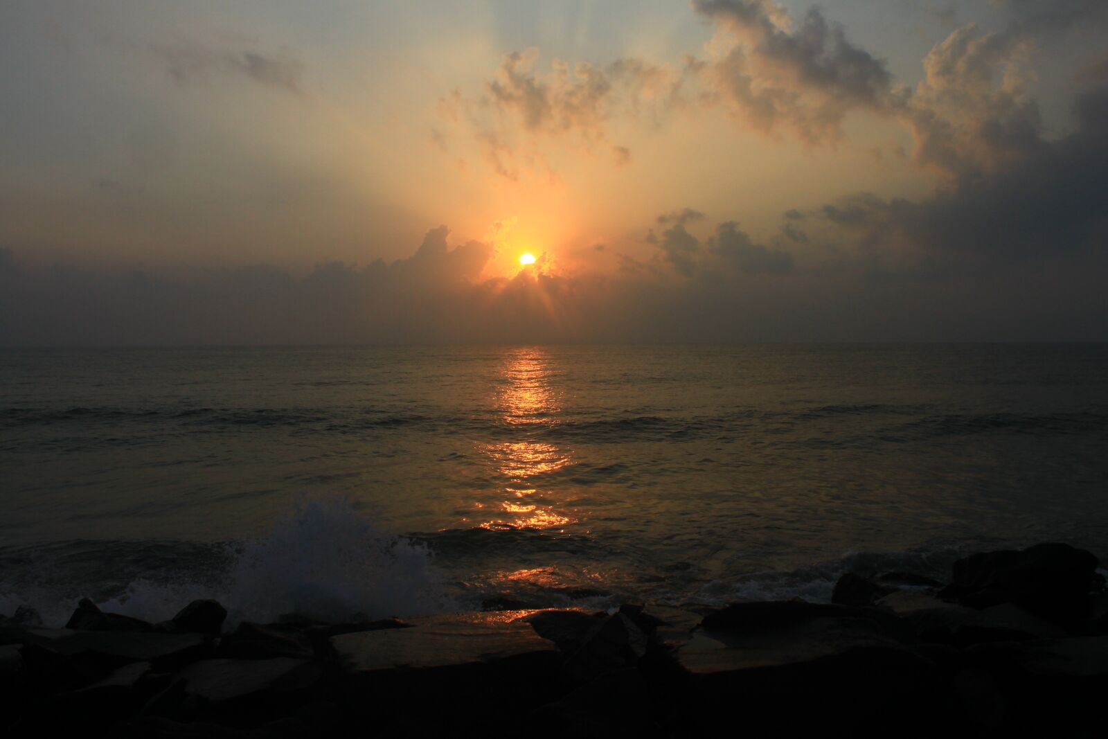 Canon EOS 500D (EOS Rebel T1i / EOS Kiss X3) sample photo. Sunset, sun, dawn photography