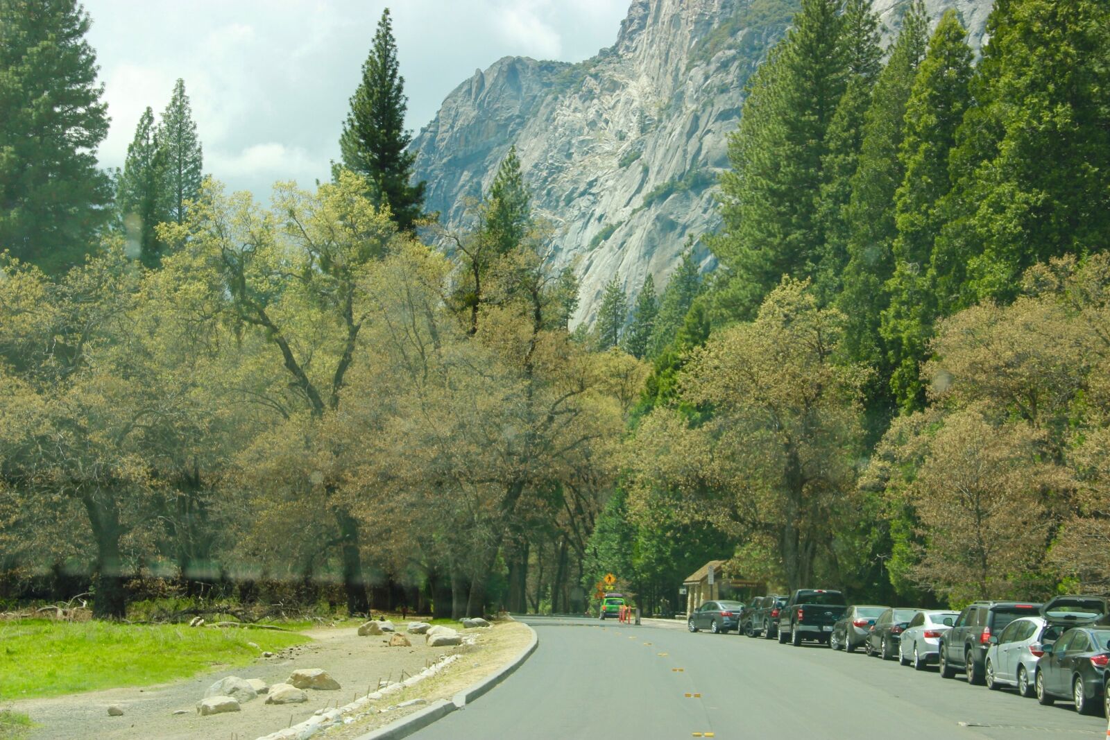 Canon EOS 600D (Rebel EOS T3i / EOS Kiss X5) sample photo. Road, valley, mountain photography