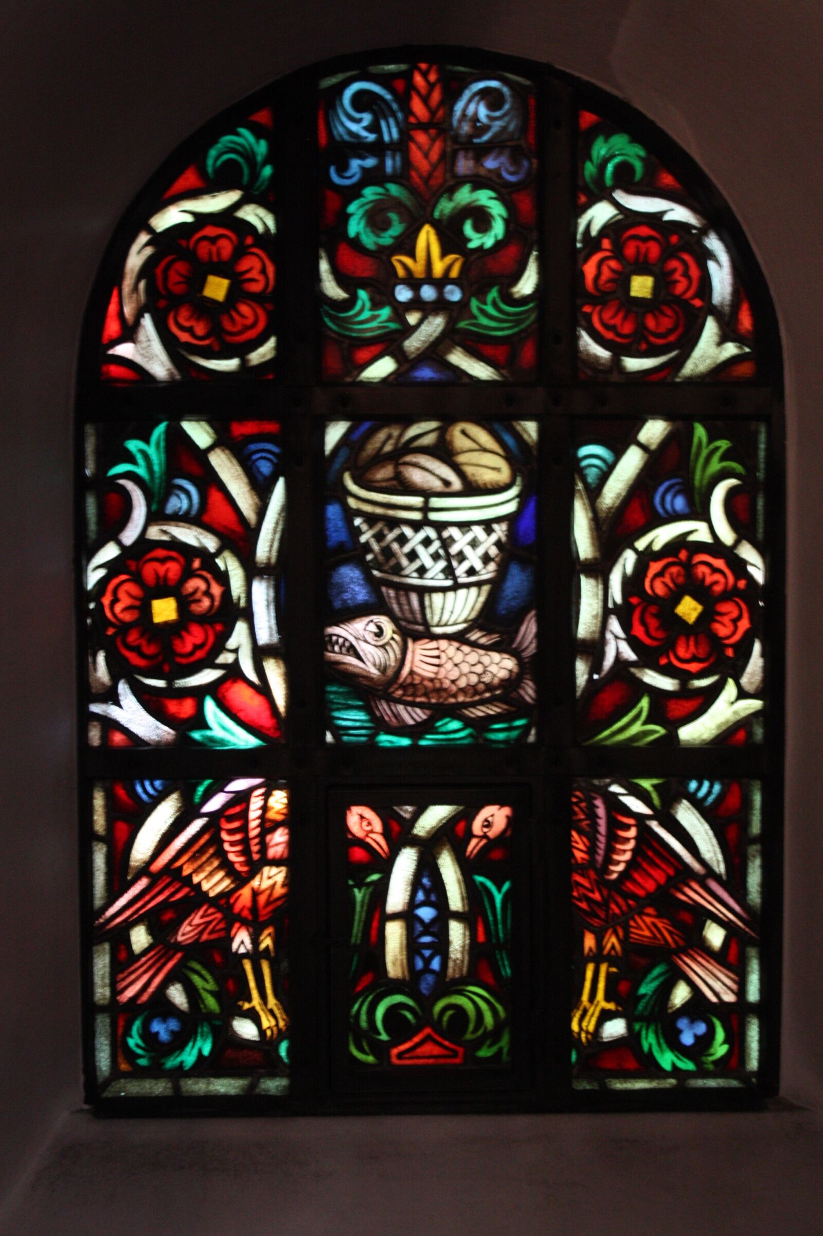 Canon EOS 450D (EOS Rebel XSi / EOS Kiss X2) sample photo. Church window, bread multiplication photography