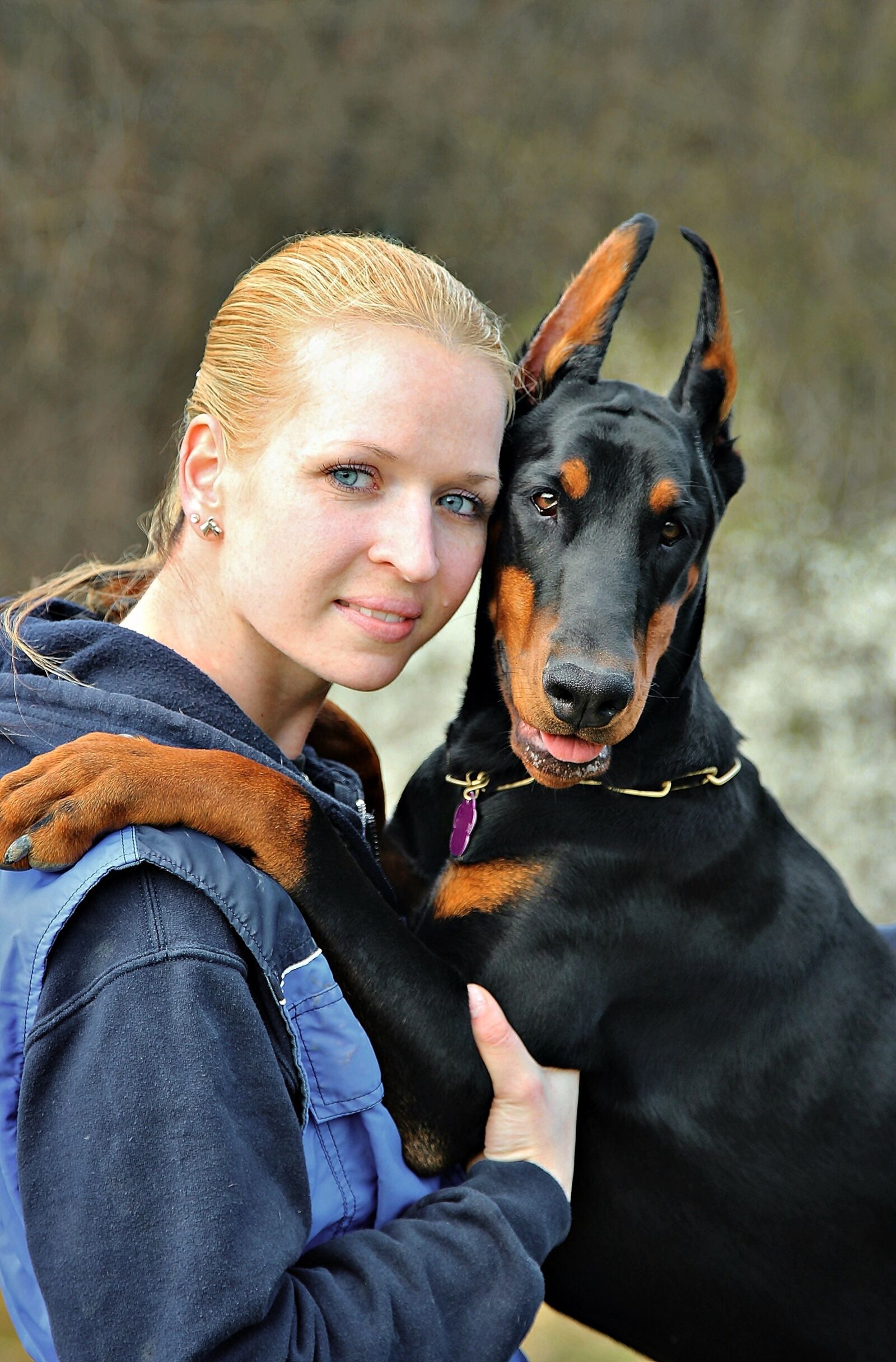 Canon EOS 600D (Rebel EOS T3i / EOS Kiss X5) sample photo. Doberman, dog, hug photography