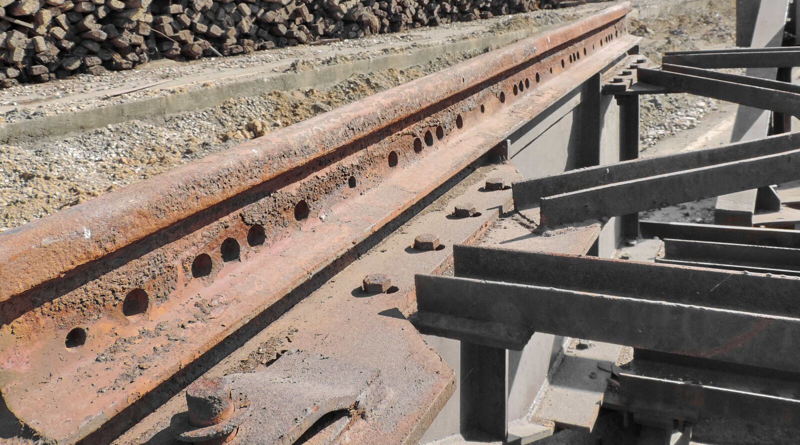Nikon Coolpix P520 sample photo. Railway, industry, steel, iron photography