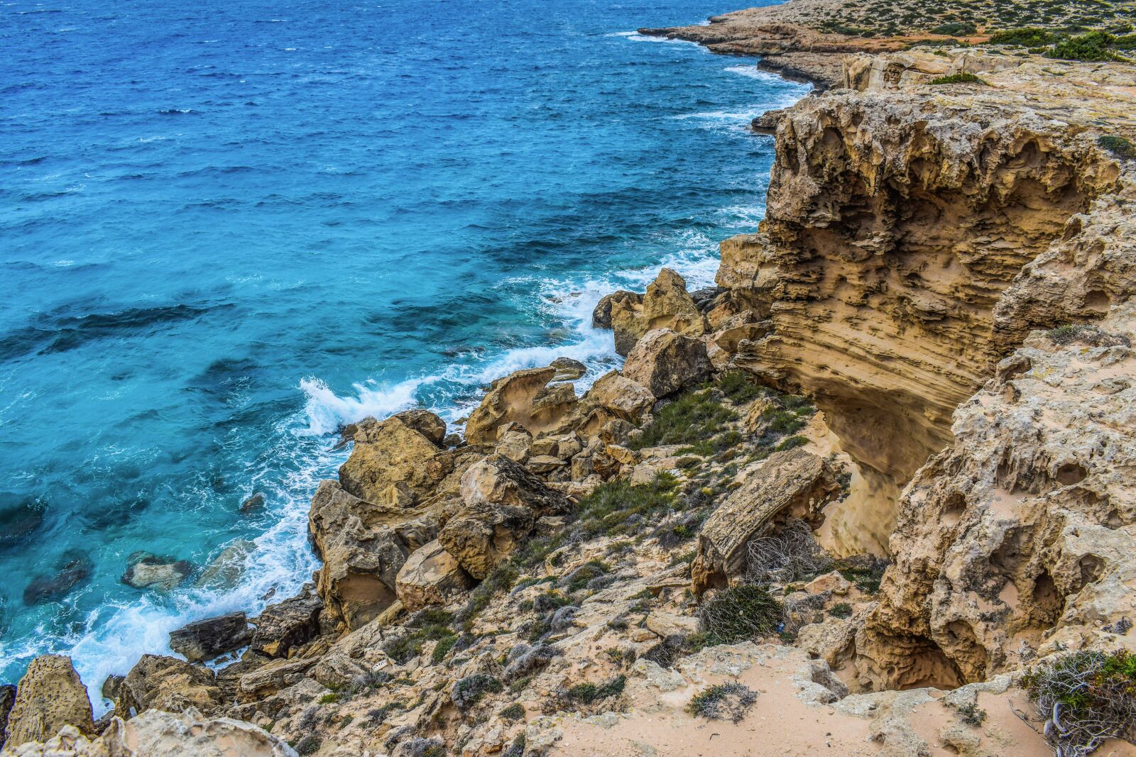 Nikon D3300 sample photo. Cliff, sea, wilderness photography