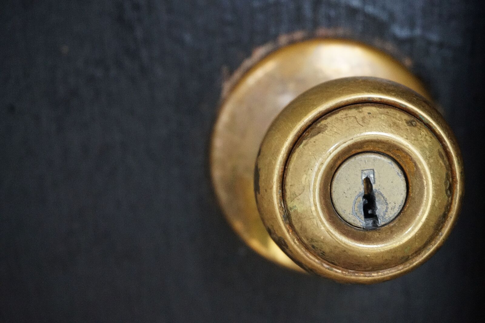 Sony Alpha a5000 (ILCE 5000) sample photo. Door knob, door, knob photography
