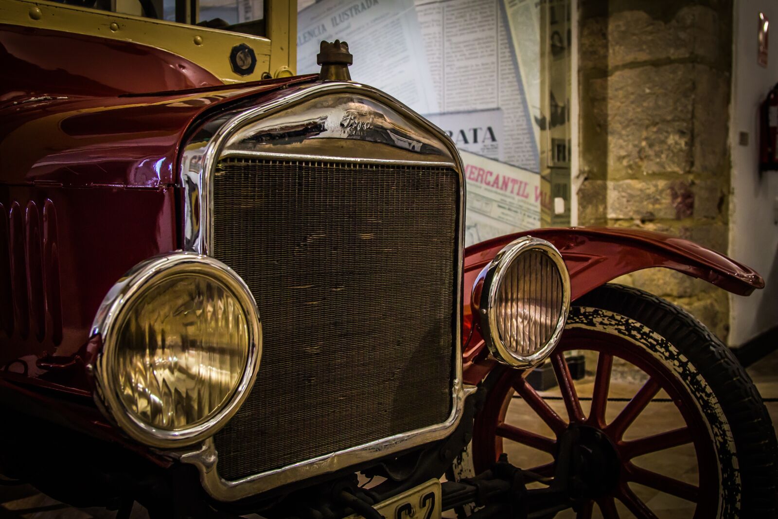Canon EOS 60D + Canon EF 24-105mm F4L IS USM sample photo. Vintage, old, vehicle photography