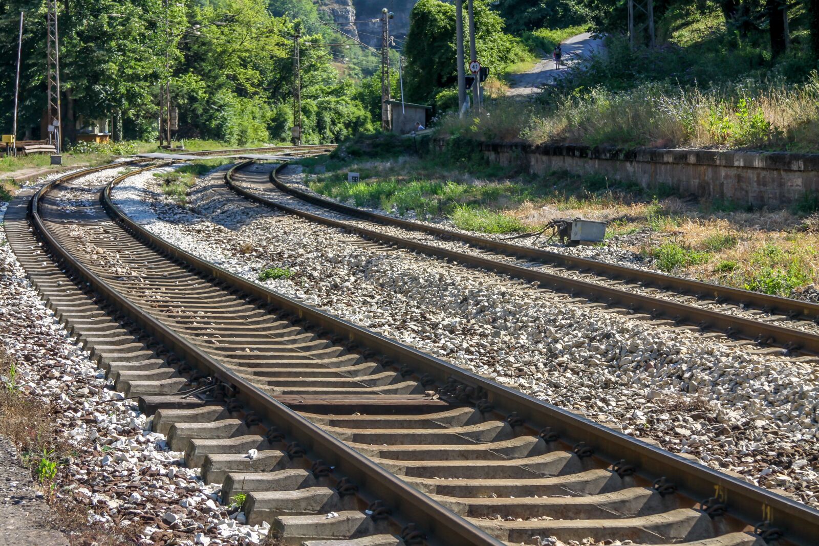 Canon EF-S 17-85mm F4-5.6 IS USM sample photo. Railroad, rural, beautiful photography