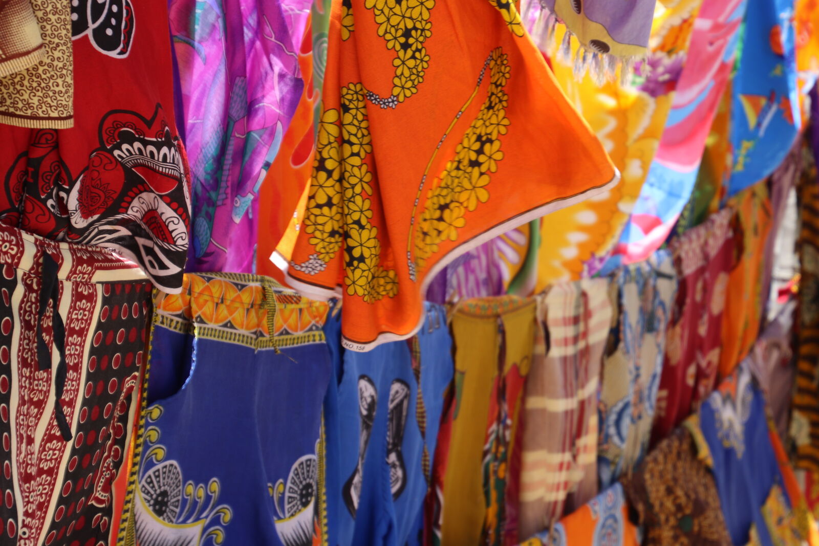 Canon EOS 7D Mark II sample photo. Clothes, colorful, holiday, market photography
