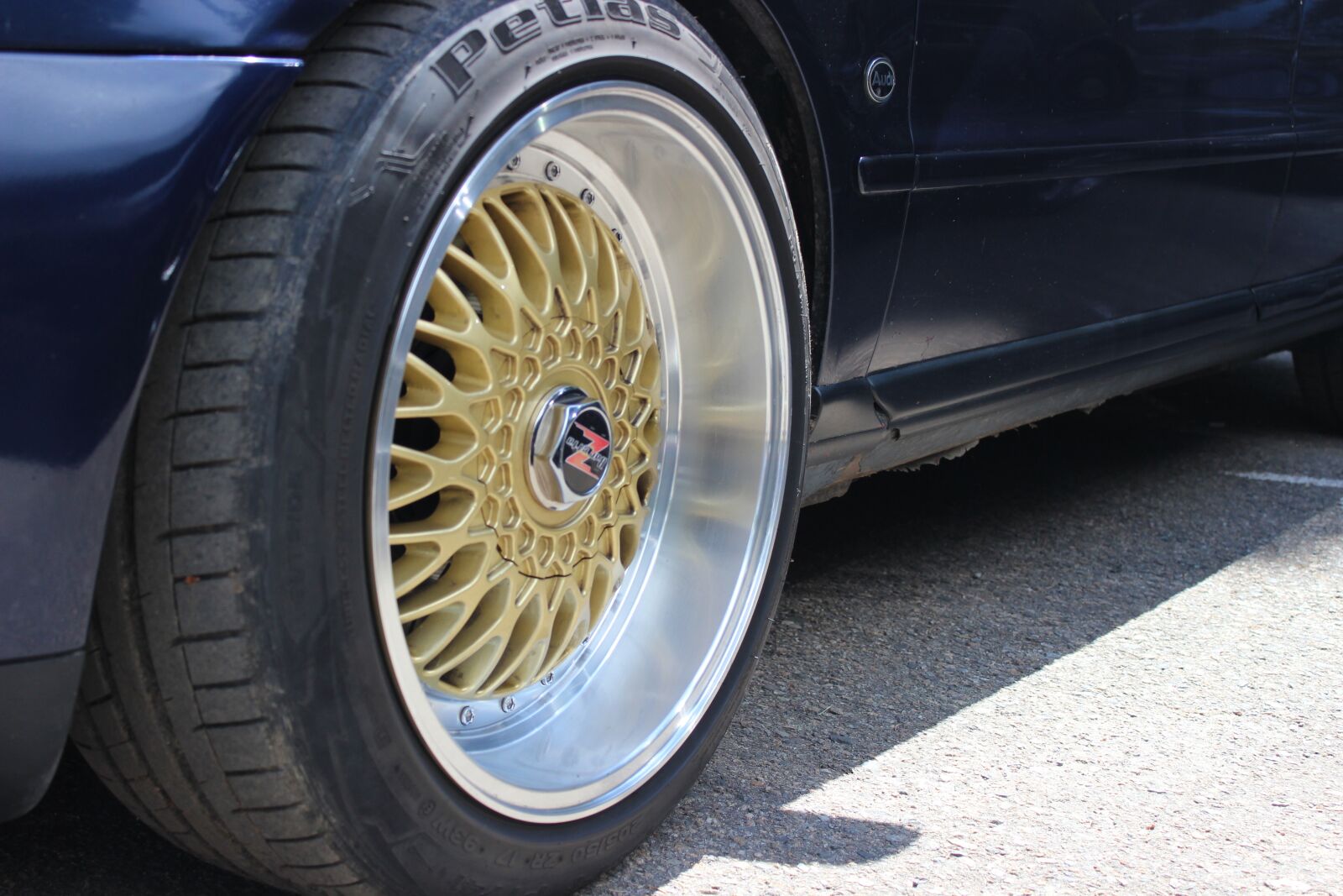Canon EOS 600D (Rebel EOS T3i / EOS Kiss X5) sample photo. Wheels, gold, silver photography